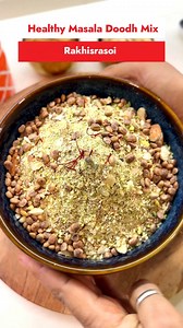 “Homemade Masala Milk Powder 🥛 | Satvik Premix for Navratri & Ekadashi” ✨ Market se kyun kharidna jab ghar par banega satvik & healthy Masala Milk Powder! Bas 2 tsp dalo garam doodh mein aur enjoy karein creamy, vrat-friendly masala milk 🥛🌙 This homemade premix is made with: ✔ Roasted almonds, pistachios, cashews, charoli ✔ Satvik masale – saffron, elaichi, kali mirch, jaiphal ✔ Natural sweetness from misri / date powder 💛 Benefits: – Boosts immunity & energy – Aids digestion – Rich in prote