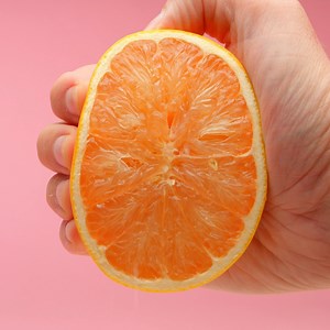 Every drop of Florida Grapefruit is packed full of nutrients and helps to support hydration 💧🍊 From Vitamins A & C, to folate & potassium, Florida Grapefruit is the perfect addition to a healthy and balanced diet 💪💛 | Florida Grapefruit