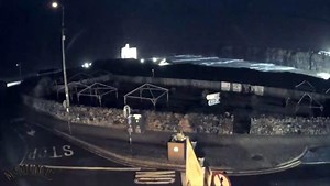 Power going out on #Ireland Live Cam as #StormÉowyn approaches with Hurricane Force Winds. #Eowyn #BombCyclone iweathernet.com 🌀 An extremely dangerous and potentially record-breaking bomb cyclone is impacting Ireland, especially, and parts of the UK. Storm Éowyn will unfortunately reach its peak intensity right at landfall with wind gusts possibly exceeding 200 km/h. #europestorm | iWeatherNet