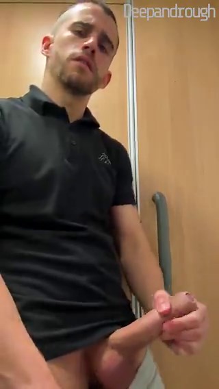 RT @deepandroughXXX: Horny in the train... again 😬😈