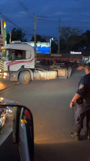 1M views · 3.3K reactions | What is this wrong answers only? Articulating chassis? Bluetooth? #trucking | Gabriel Picciolo | Facebook