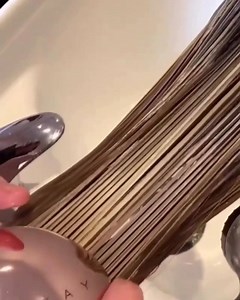 Seriously damaged hair repair 👎👉 Ask your OLAPLEX hairdresser about a stand-alone treatment using the highly concentrated No. 1 followed by No. 2 in the basin. Applied above by @ash_tkaystudio http://bit.ly/2WpPgOm | Olaplex