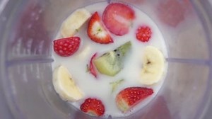 clip-20935126-fruit-mixing-into-blender-seen-inside-slow