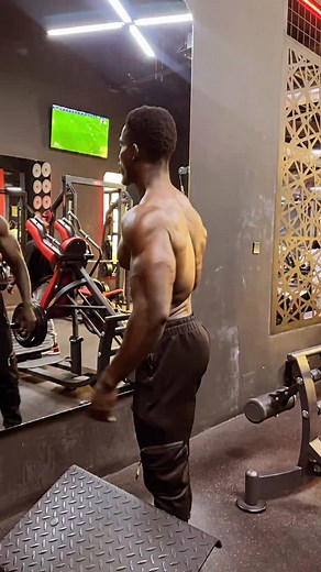 Flex Friday… #tgif #tgifridays #relentless #flex #gymlife #workout #pose #classic #muscle #gain #ripped | Bright Holdbrook