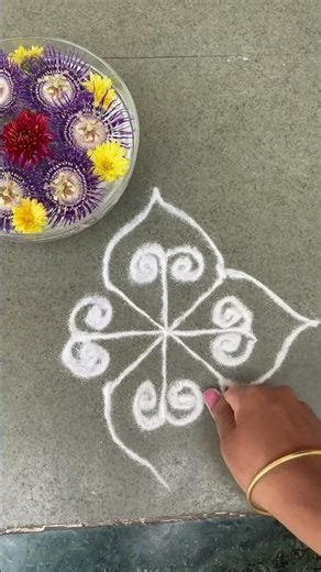 दारातली शुभ रांगोळी | simple rangoli design | easy traditional rangoli ‪@swarang_craft‬