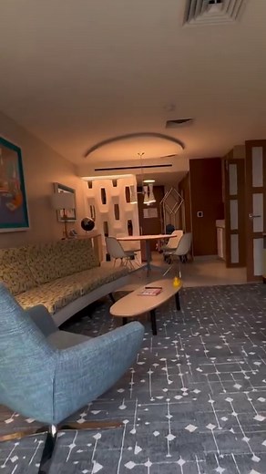 ❗️House of the Retro Future❗️ @hojoanaheim We got to stay here for my Birthday 🎉 and it was absolutely spectacular❗️ ❗️This 700sq foot 2 queen bed suite can host 4 guests. ❗️This new suite where guests can experience Yesterdays tomorrow Today, was heavily influenced by the Monsanto house of the future, which was featured in tomorrowland at Disneyland Park from 1957 to 1967. ❗️The suite implies the homes mid century, modern design sensibilities, along with influences of Googie and mid century, m
