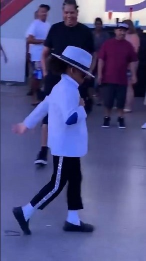 The smoothest moonwalk ever!🥹🔥🫣