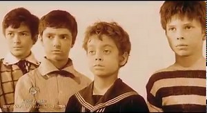 Podpořte projekt Muzea Karla Zemana, UKRADENÁ VZDUCHOLOĎ!💨 Vyberte si odměnu s motivem filmu a my za vybrané peníze💰🔥zažehneme motory distribuce tak, aby film obletěl festivaly a ✨ kina u nás, na Slovensku i v zahraničí! Díky příspěvkům přeneseme film v nejvyšší možné kvalitě na ✨ Blu-ray a na online ✨ streamovací platformy, aby vám zlepšil náladu kdykoliv se budete chtít ponořit do fantaskního prázdninového dobrodružství. 👉🏽👉🏽 Pomozte nám vzlétnout na: bit.ly/Vzducholod | BONTONFILM