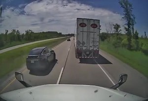 DashCam Footage Of Accident On 📍Hwy401 @ Cornwall, ON . #HWY401 #Cornwall #ONHwys #trucking #TruckDriver #accident #RoadSafety #onpoli #traffic #Dangerous #dashcam | 401_da_sarpanch