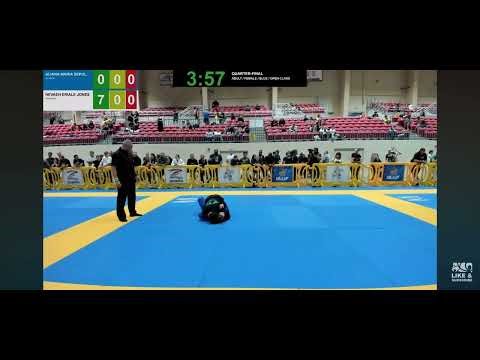Redbone pulls off nasty triangle choke