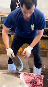 34K views · 259 reactions | master-level bluefin tuna cutting done to perfection #tunaexpert #chefskills #foodreels | 94愛七桃 | Facebook