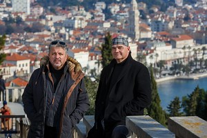 Grupa ‘Dalmatino‘ ima megahitove, nema gdje nisu svirali, ali prvi put stižu na Gripe! Priznaju našoj novinarki: Voljeli bismo izgledati kao Brad Pitt, ali više smo za ‘pojist i popit‘!