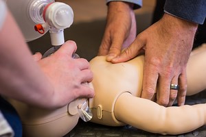 Neonatal CPR: how to perform resuscitation on an infant
