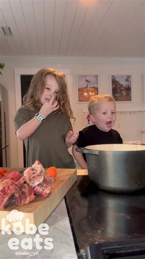 27K views · 1.4K reactions | Butter Beans! Another comfort meal! Ham bones, onion, celery, carrots, butter beans, salt, pepper, garlic, Italian seasoning, red pepper flakes, butter and chicken stock. Measure with your heart and enjoy after simmering a few hours with green onion 奈 make sure you squeal like a pig randomly as well babe said it helps. 藍 | KOBE EATS | Facebook