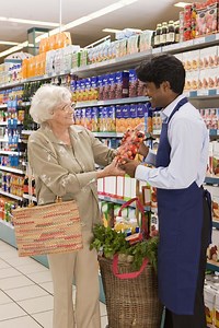 The Difference Between a Courtesy Clerk & a Cashier | Sapling