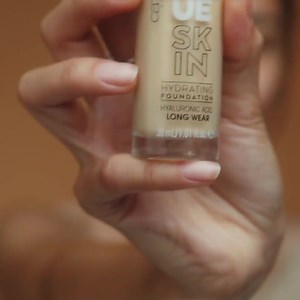 True Skin. 100% Me! ✨ Meet our complexion fam: the TRUE SKIN HYDRATING FOUNDATION. Let's break down its super powers: 👁‍🗨 it's vegan, cruelty- & alcohol-free 👁‍🗨 it's available in 21 shades AND with a matching concealer* 👁‍🗨 leaves a “real skin” finish 👁‍🗨 contains watermelon seed oil for extra hydration Who's excited to meet her?! | CATRICE cosmetics