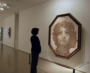 Wooden Mirror – Daniel Razin (1999) - Hing Wan Chau