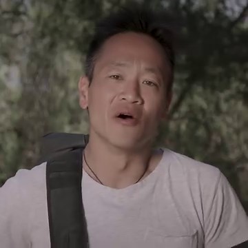 "Varje morgon tar jag på mig min benprotes och nästa steg, ja det kan vara allt från att bestiga ett berg, åka skidor, ägna mig åt sportdykning eller till att surfa." 🏄🏼 Albert Lin har inga begränsningar när det gäller val av hobby. Vad tycker du bäst om att göra under sommaren? ☀️ #ReadyForWater #LifeWithoutLimitations | Össur