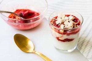 Berry Compote Recipe with Yogurt (No Added Sugar) - Mon Petit Four