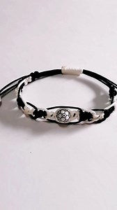 3.8K views · 26 reactions | Tutorial completo en mi página. Pulsera de Nudo combinada con dije de Fútbol #pulseras #futbol #krasy #nudos | Cursos en Línea y Tutoriales de Bisutería KRÁSY | Facebook