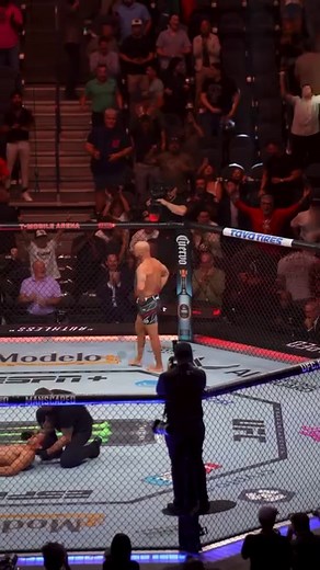 Robbie Lawler wraps up his LEGENDARY career in RUTHLESS fashion! 😤 #UFC290 | UFC