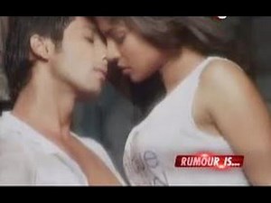 Shahid Kapoor-Priyanka Chopra's intimate moments!