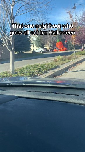 Do you know someone who goes all out for Halloween? Saw this house in Evergreen this weekend! Amazing! Made me smile! It’s spooky season! | Virgin Radio Calgary