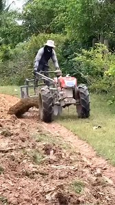 Kubota hand tractor🥰🌽🥰🥰🌾🌾🌾🌾🌾 #kubotatractor #tractorpull #plowing #tractor #reelsfypシ゚ #equipment #farmlife #farm #farming #farmer #farmgirl #farmhouse | Allan Wilkins