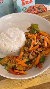 2.3K views · 6 comments | An afterwork, midweek dinner that’s as quick as it is delicious 襤 Our new Plant Chicken pieces cooked to perfection in this Asian-style stir fry recipe  Vivera Chicken Pieces are available to buy from @asda stores!  Have you tried them yet?  @healthy.holls #healthy #quickrecipes #tasty #stirfry #veggie #vegan #plantbased #vivera #inmyvivera #liveyourvivera #veganinspo | Vivera | Facebook