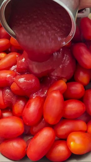 433K views · 1K reactions |  Spicy Spaghetti Arrabbiata..make your own homemade Arrabbiata sauce, it’s so easy and is ready in less than 30 minutes! #fooddolls #spaghetti #arrabbiata #pasta #spicyfood #italian #italianfood | Food Dolls | Facebook