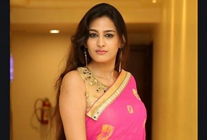 Dost Ki Bibi Ko Dost Ke Samane Choda