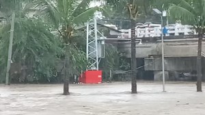 SANTA MARIA UPDATES Kasalukuyang kalagayan ng ilog Santa Maria kuha mula sa Terminal ng Jeep sa ilalim ng tulay. Mag-ingat po ang lahat! 🙏 Video mula kay Elsie Pualengco Ipadala sa email ng santamariaupdates@gmail.com ang mga larawan ng sitwasyon sa inyong lugar ngayong panahon ng bagyo. #MagingHandaAtLigtas #SantaMariaUpdates #OneSantaMaria #LahatKasama | Municipality of Santa Maria