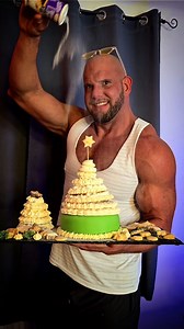 48K views · 2.2K reactions | Vanille-Tonka- Batida de Coco Cake with Baiser looks like a Christmastree珞❤️ . . . #christmastree #cake #pastrychef #konditor #baiser | Flo Schaffer | Facebook