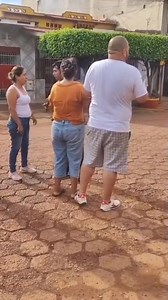 DENUNCIAN HOSTIGAMIENTO A CIUDADANO MEXICANO EN RIBERALTA; PIDE SEGURIDAD Abraham Miramontes, ciudadano mexicano de tez blanca y propietario de la panadería “La Mexicana” en Riberalta, habría sido víctima de amenazas y hostigamiento, presuntamente para obligarlo a abandonar la ciudad. El último incidente ocurrió cuando un familiar de su ex pareja, la ex diputada Sarah Crespo (MAS), ingresó al local y protagonizó un altercado verbal que casi derivó en agresión física. Miramontes confirmó que ya p