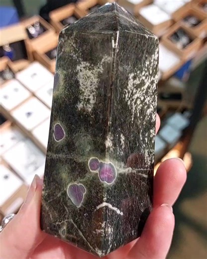 This fascinating looking crystal point is actually a fusion crystal made up of Zoisite and Ruby. 🌿🌷 Known as an energy stone, its a crystal of the crown chakra, helping lift up energy levels while thought to bring you closer to your sense of spirit and consciousness 🌟 This beautiful and unusual point is available on the website in the point and zoisite section | The Crystal Shop