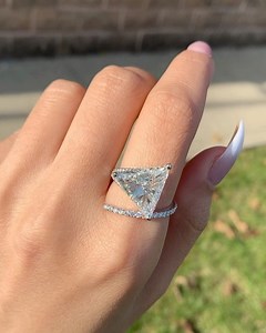 TRIANGLE DIAMOND RING 💎✨ #bandbjewelry #diamonds #diamondrings #trianglediamonds | B&B Fine Jewelry & Watches