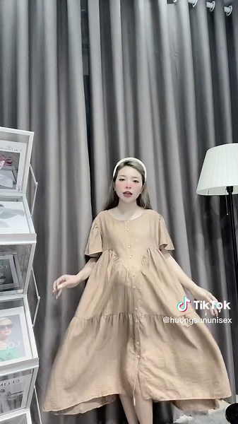 Showcasing Stylish Loose-Fit Dresses in Vibrant Colors