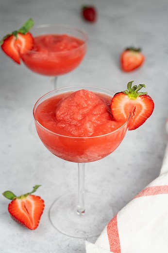 My Frosé Recipe, complete with frozen rosé, strawberries, and honey, is crisp, fruity, and so refreshing! 🍓 | Sunday Supper Movement