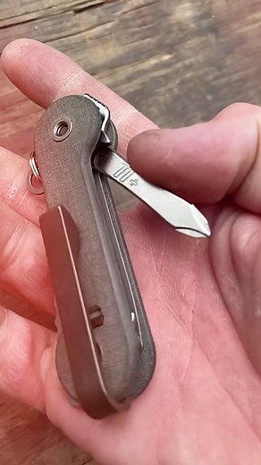 2.1K views · 13 reactions |  #KeyBar Phillips screw driver insert comes in pretty handy 瀞  #madeinusa #edcgear #usnfollow #everydaycarrydump #tools #shoplife #edccommunity #handdump #titanium #micarta #magnut #cnc | KeyBar | Facebook