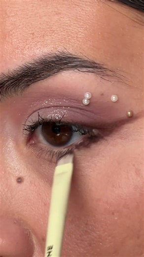Valentine’s Day glam unlocked💘 A subtle smoky eye that slays both girls' night and date night? #ipsy