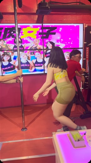 Muscle Girls 筋肉女子TOKYO on Instagram: "Muscle butt kick😳 「Let’s Get Ridiculous」"