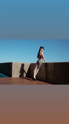 Emily bloom (@emilybloom_official)’s videos with original sound - Emily bloom