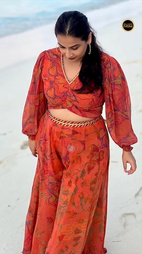 Vidya Balan Enjoys On Beach #VidyaBalan #beach | Bollywood Now