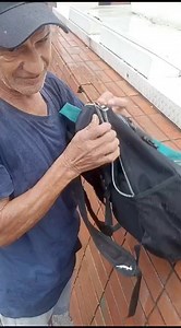 1.2M views · 5.9K reactions | NOS ENVÍAN Este hombre fue sorprendido en la plazoleta de San Francisco con varias aves en su maletín lo que se sabe es que hoy una familia no comió paloma.️ | Ultima hora cali | Facebook