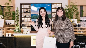 Mời cả nhà cùng xem lại những khoảnh khắc đẹp và tràn đầy năng lượng bên ly cà phê Trung Nguyên Legend được lan tỏa tại không gian Trung Nguyên E-Coffee trong sự kiện Vietnam Beauty Fashion Fest All Star - Season 7. Cà Phê Sữa Đá và các tuyệt phẩm cà phê năng lượng của Trung Nguyên Legend như Americano, Cappuccino, Passiona đã để lại ấn tượng mạnh đến khách tham dự đặc biệt là các thành viên đến từ tổ chức hoa hậu quốc tế Miss World: Miss World 2024 Krystyna Pyszková, Mr. World 2019 Jack Heslewo