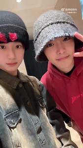 Lester Lin with the rest of the cast of #FangsofFortune . #credittotheownerofthisvideo | Kǎi