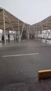 لاہور ائیر پورٹ.... موسلا دھار بارش جاری ⛈️ #rain #weather #monsoon #storm #airport #lahore #rainfall | Ubaid Malik