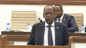 1.6K views · 49 reactions | Wasiirka Ganacsiga iyo warshadaha ee Xukuumadda Federaalka Soomaaliya Injineer Cabdullaahi Cali Xasan ayaa Xildhibaanadda uga mahad celiyay Meelmarinta Sharciga Shirkadaha. | Golaha Shacabka BJFS | Facebook