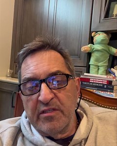 Doees insurance cover vein procedures ? Most insurances including Medicare cover procedures to treat symptomatic varicose veins. What is a symptomatic varicose vein? Varicose veins that ache and throb and that which are associated with leg cramping, ankle and leg swelling, itching, among other symptoms. Signs on physical examination which are significant are stasis dermatitis, hyperpigmentation and bronzing of the skin, skin breakdown and venous ulcer formation. Give us a call if you have any of