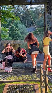 Leandro, Mel, Nazaré e Sandra estão prontíssimos para a grande digressão da "Lua-de-Mel". Segunda-feira embarque nesta aventura e assista à grande estreia da nova novela da SIC. #luademel #sic #novelas #ficção | SIC